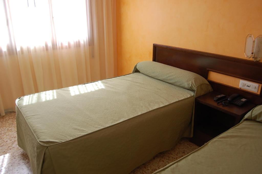Hotel Balfagon Calanda Chambre photo