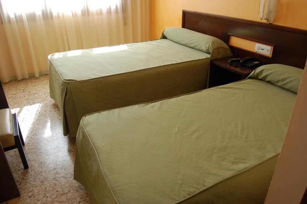 Hotel Balfagon Calanda Chambre photo